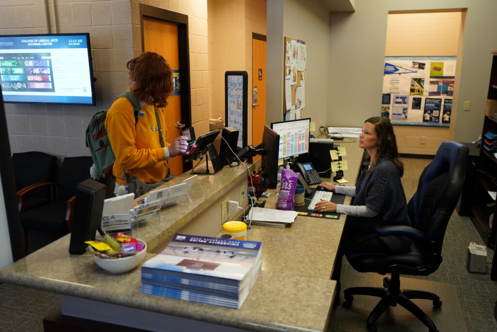 A student signs in for her advising appointment in the CLA advising office