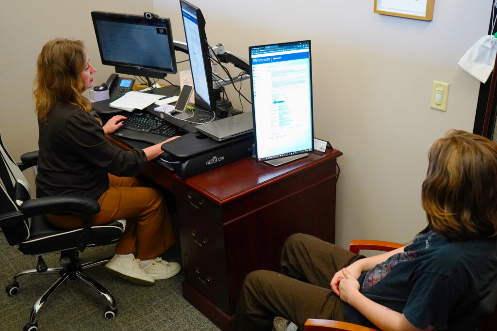A CLA advisor meets with a student to discuss courses for the upcoming semester